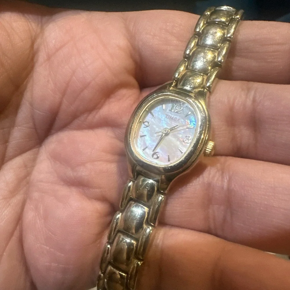 Works VTG Timex Womens Watch 12mm Gold Tone Oval MOP Dial New Battery Fit 5.5in